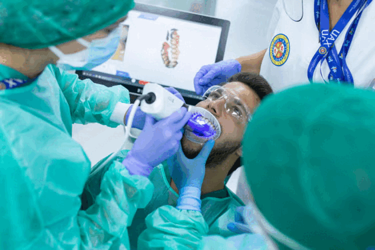 ODONTOLOGÍA RESTAURADORA Y ESTÉTICA