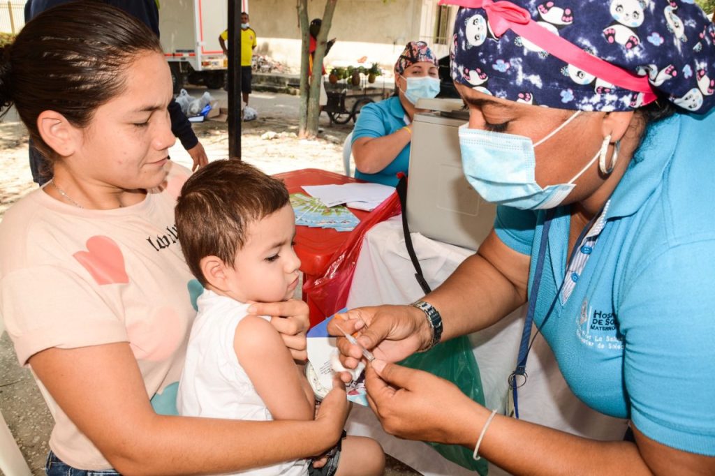 CRECIMIENTO Y DESARROLLO DEL NIÑO E INMUNIZACIONES