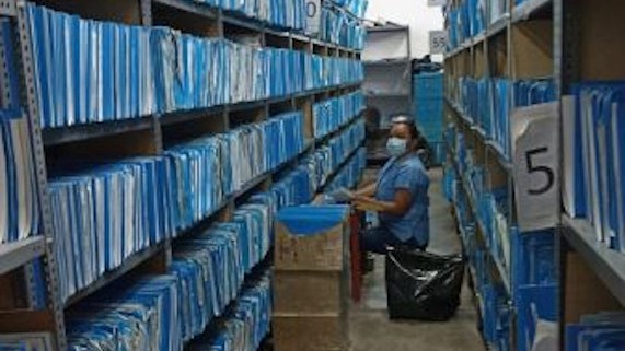 ARCHIVOS DE HISTORIAS CLÍNICAS