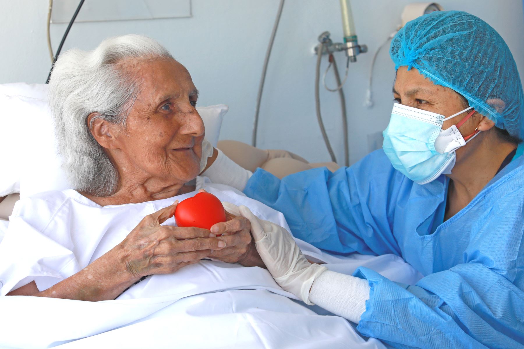 BIOSEGURIDAD Y TRATO HUMANIZADO EN EL PACIENTE EN LOS SERVICIOS DE SALUD